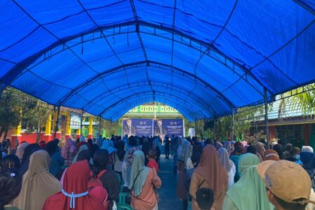 SDN 34 Kendari dan SDN 18 Kendari Menerima Bantuan Beasiswa Aspirasi Tina Nur Alam