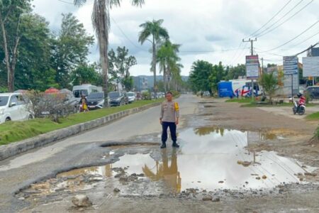 Pemprov Sultra Sangat Diharapkan Memperbaiki Jalan Yang Rusak Parah di Kota Kendari