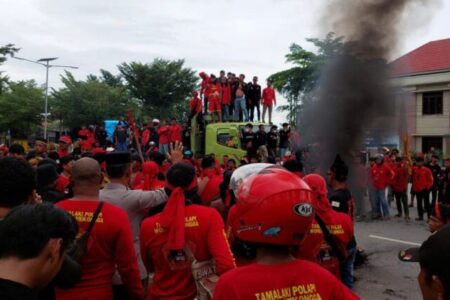 Aliansi Masyarakat Kolaka Demo PT Vale Menolak Untuk Diperpanjang Kontrak Karya Menjadi IUPK