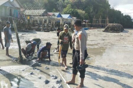 Menghadapi Musim Panas Kekeringan, Polsek Laonti Membantu Masyarakat untuk Memenuhi Kebutuhan Air