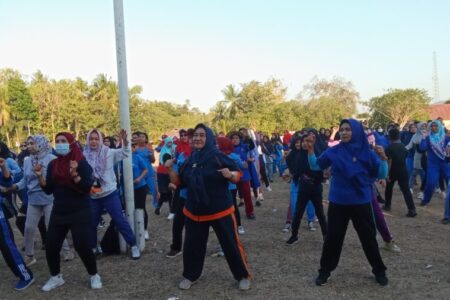 TNA Senam Zumba Bersama Ibu-ibu dan Karang Taruna Rarowatu Kabupaten Bombana