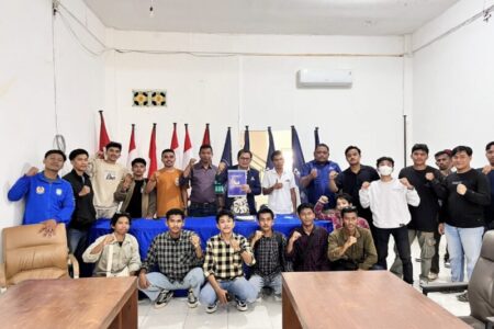 Salah Satu Pendiri Partai NasDem Sultra Jurni Resmi Kembalikan Formulir Pendaftaran Bacagub