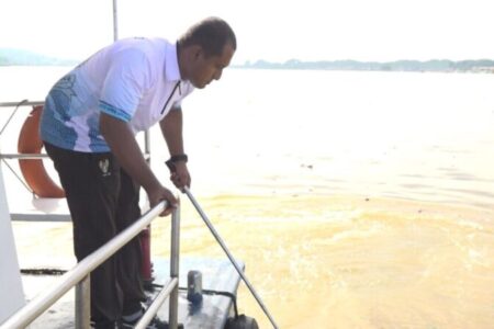 Pemkot Kendari Libatkan Masyarakat Bersihkan Teluk Kendari