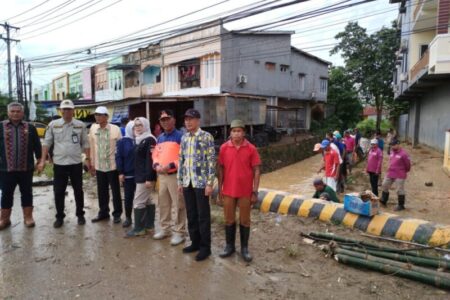 Kolaborasi Sejumlah Dinas Antisipasi Banjir di Bantaran Kali dalam Kota Kendari