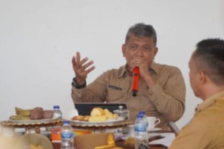 Pj. Wali Kota Kendari Minta Camat Hingga RT Ikut Edukasi PKL Terkait Penataan Kota