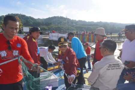 Ketua DPRD Kota Kendari Dorong Pemkot Maksimalkan Pembersihan Sampah Di Kawasan Teluk dan Kali Diwilayah Kota Kendari