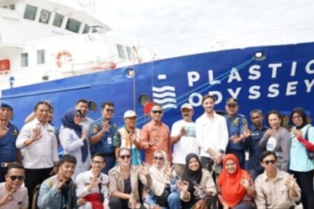 Pemkot Kendari Sambut Kapal Ekpedisi Odyssey yang Kampanye Solusi Sampah Plastik