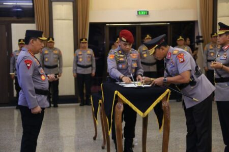 Kapolri Pimpin Pelantikan Sejumlah Kapolda dan Pengukuhan 2 Jabatan Baru di Polri