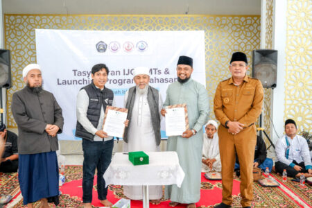 Pj Wali Kota Kendari Luncurkan Program Mahasantri di Pondok Pesantren Al-Mahabbah