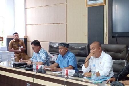 DPRD Kota Kendari Perintahkan Swalayan Megros Bongkar Tembok Penutup Akses Jalan Warga