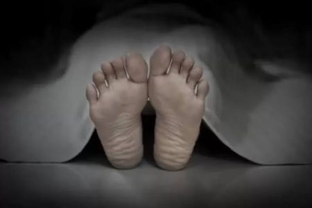 Seorang Pria Ditemukan Mengapung Diempang