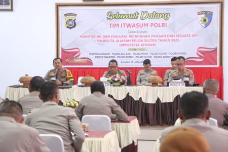 Itwasum Polri Lakukan Pemeriksaan Senpi, Amunisi, Dan Ketahanan Pangan Di Polresta Kendari