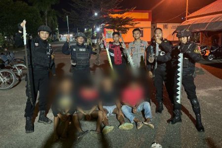 Polisi Gerebek Rumah yang Dipakai Membuat Sajam di Kendari, Empat Pelajar Diamankan Beserta Sejumlah Senjata Tajam