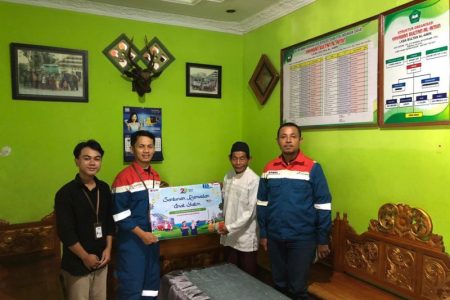 Pertamina Patra Niaga Regional Sulawesi Berbagi Santunan Ramadhan untuk 30 Anak Panti Asuhan Sultan Al-Amin di Kendari