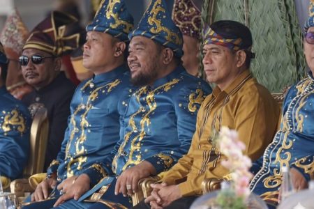 Tampil Gagah Kenakan Baju Adat Suku Tolaki, Ketua DPRD Hadiri Upacara Peringatan HUT Kota Kendari Ke-195 Tahun