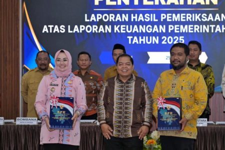 Ketua DPRD Dampingi Wali Kota Kendari Terima Laporan Hasil Pemeriksaan Keuangan
